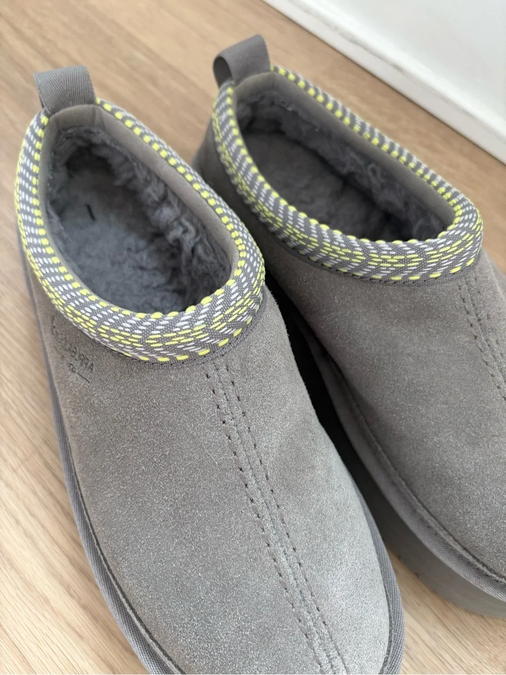 Koolaburra by UGG Gray Platform Clogs Slippers 8 EU 39